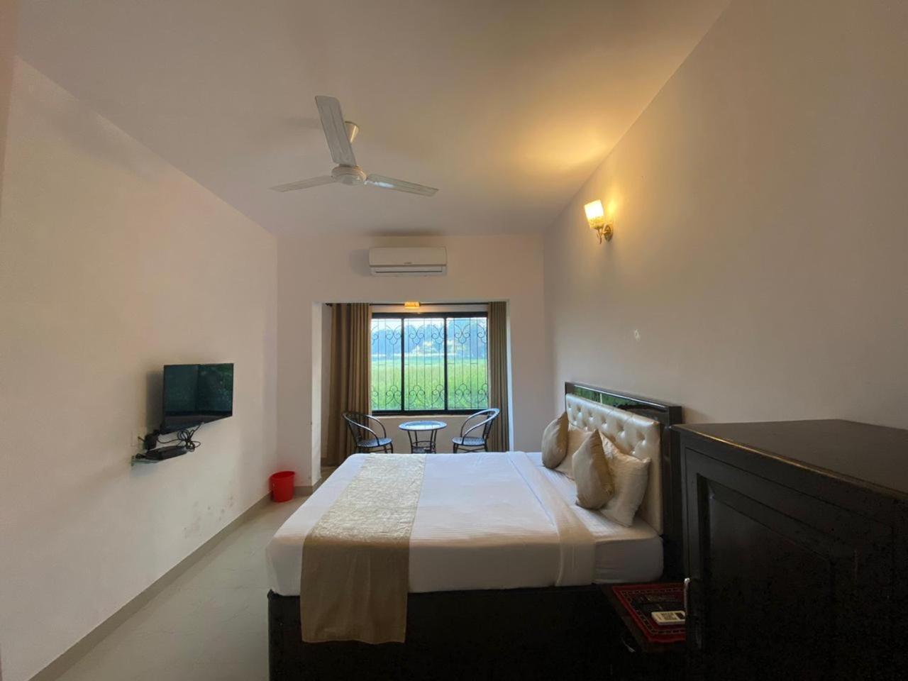 Green Field View Hotel Кандолим Екстериор снимка