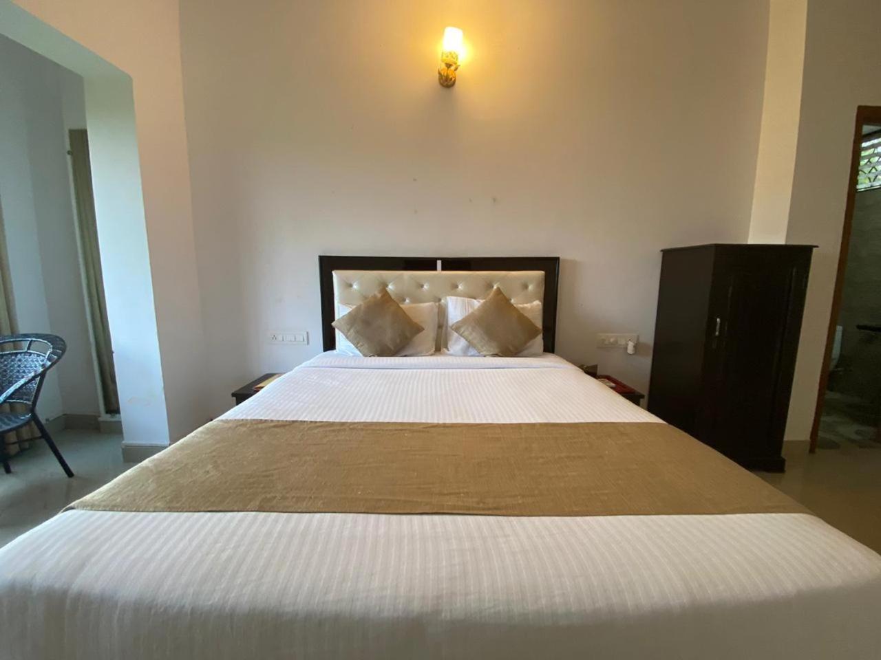 Green Field View Hotel Кандолим Екстериор снимка