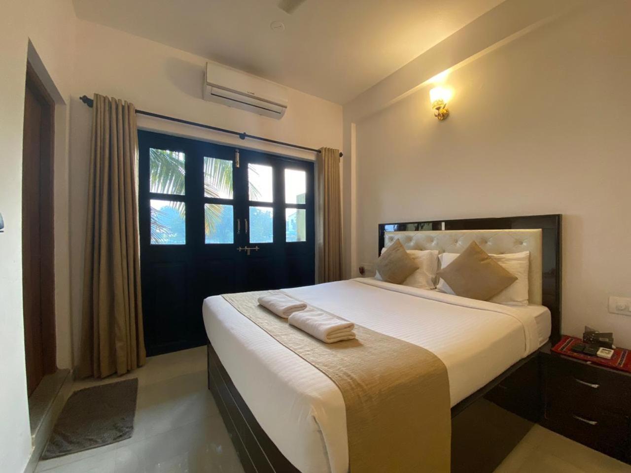 Green Field View Hotel Кандолим Екстериор снимка